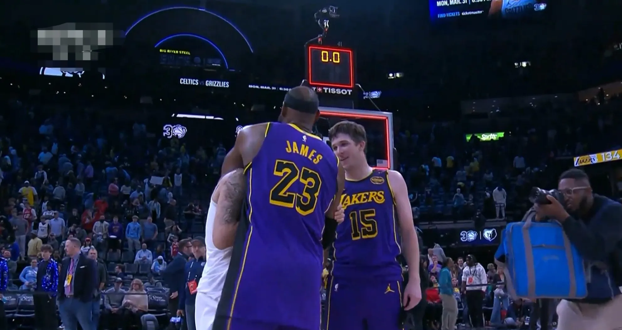 包含湖人惨败灰熊，詹姆斯31分孤军奋战的词条