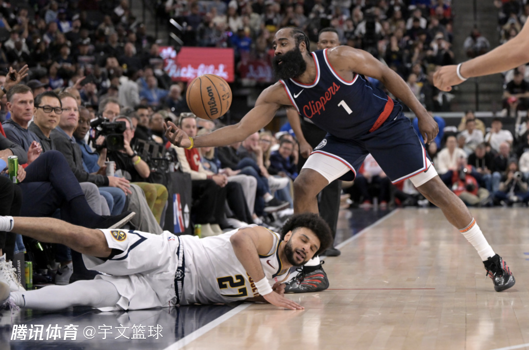 包含快船客场大胜雄鹿，乔治28分打破僵局的词条