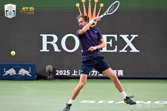 开云体育app-世界网球队血洗西班牙网球队，梅德韦杰夫制霸全场的简单介绍