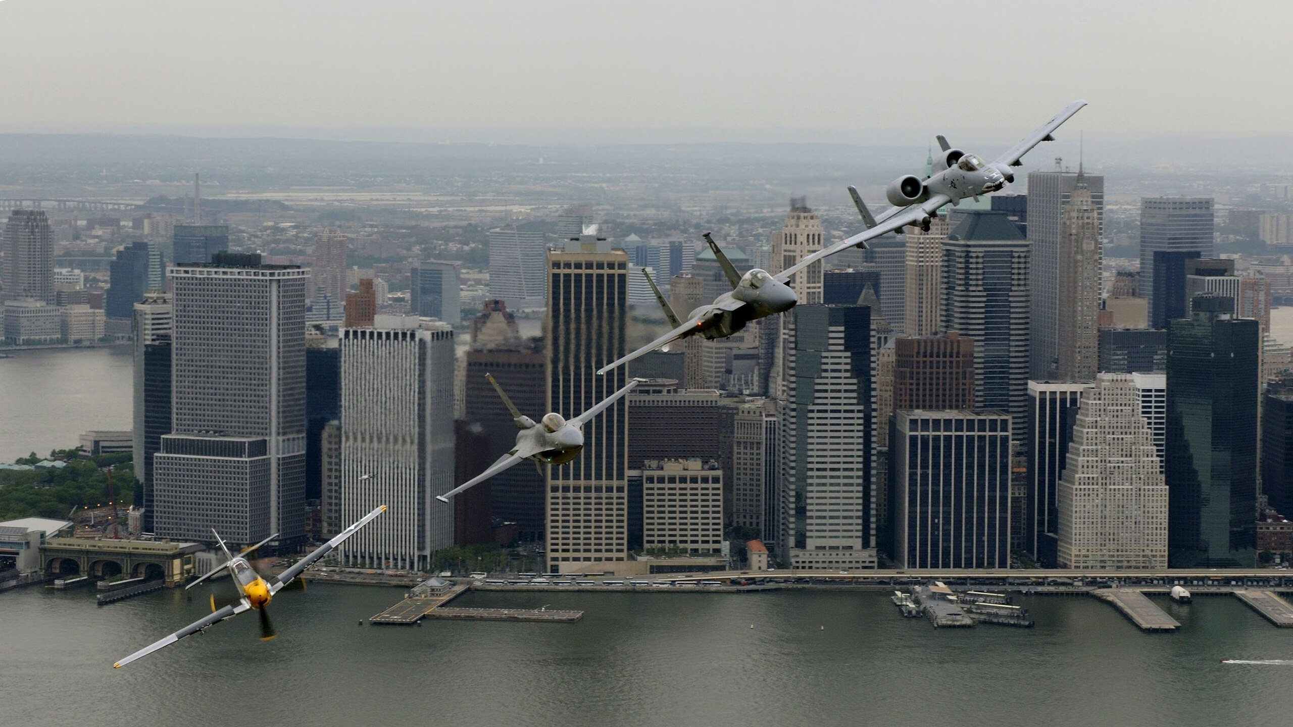 极速绿茵,中国铁闸坎特在F1年度争冠战中接管比赛
