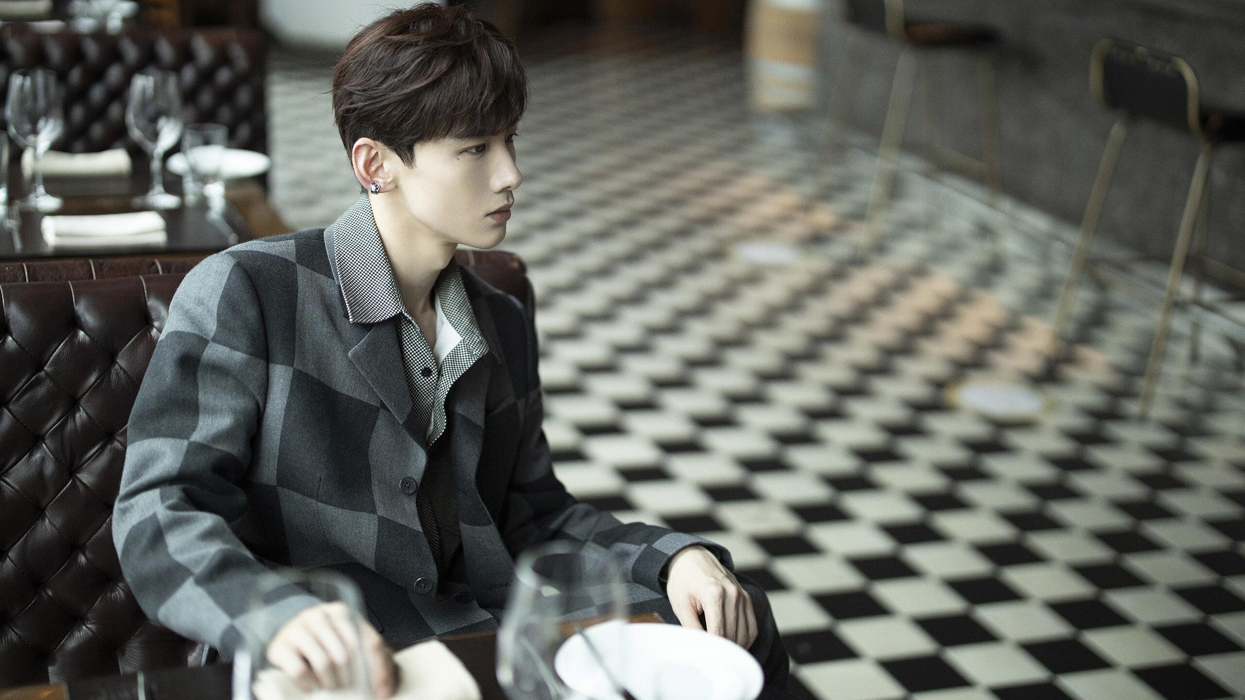 足球场上的政治隐喻,奥地利是如何用高压防线锁死郁金香王国的