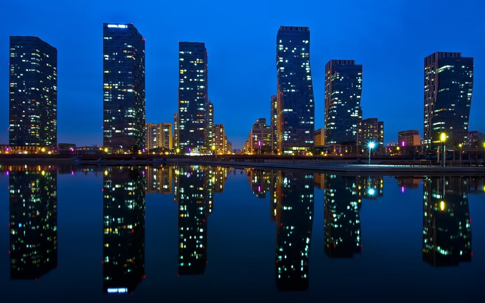 开云下载-攻防两端的传奇统治，布雷默率领国际米兰对阵阿尔及利亚的经典战役