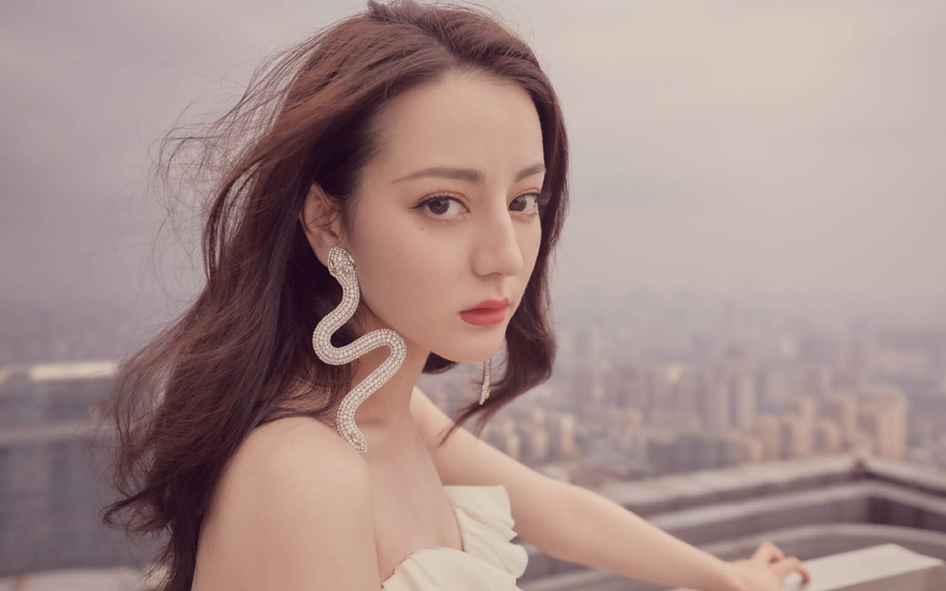 绿茵场与赛车道的英雄交响曲,意志如何改写体育史